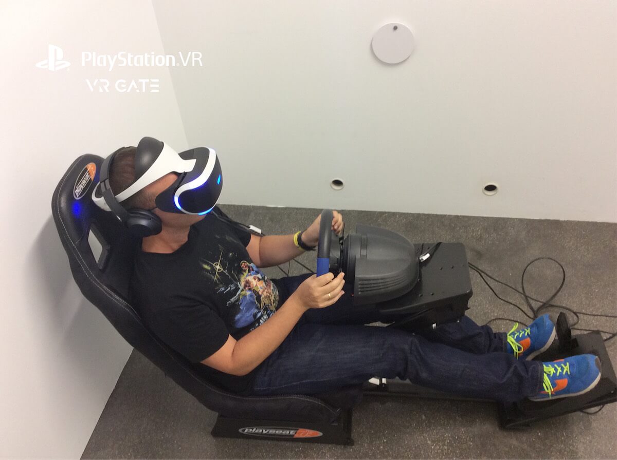 Jugando a la demo de Driveclub VR